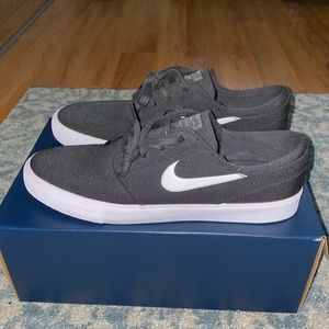 NEW Nike SB Zoom Janoski Canvas shoes